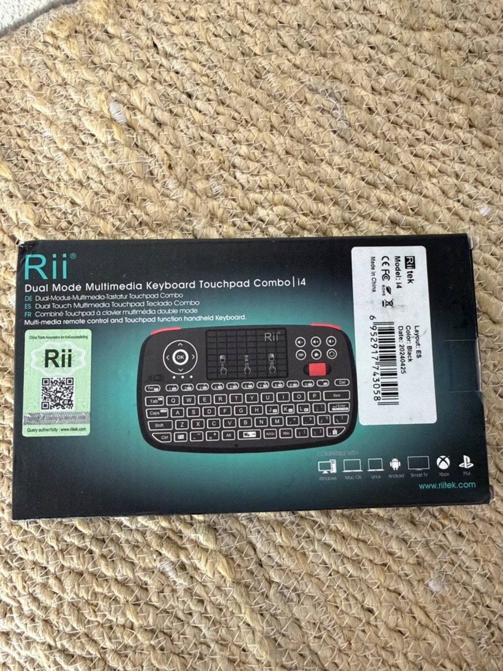 Rii i4 Dual Mode Multimedia Keyboard Touchpad - Black with Teal Accent
